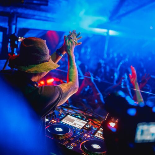 O que é a Radiola? Albuquerque relembra a história da label e celebra o retorno com a festa Radiola Xmas